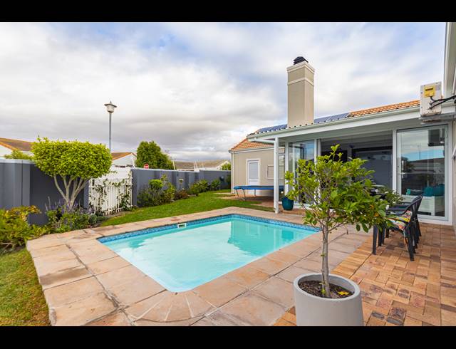 4 BEDROOM FREESTANDING FOR SALE IN SUNNINGDALE